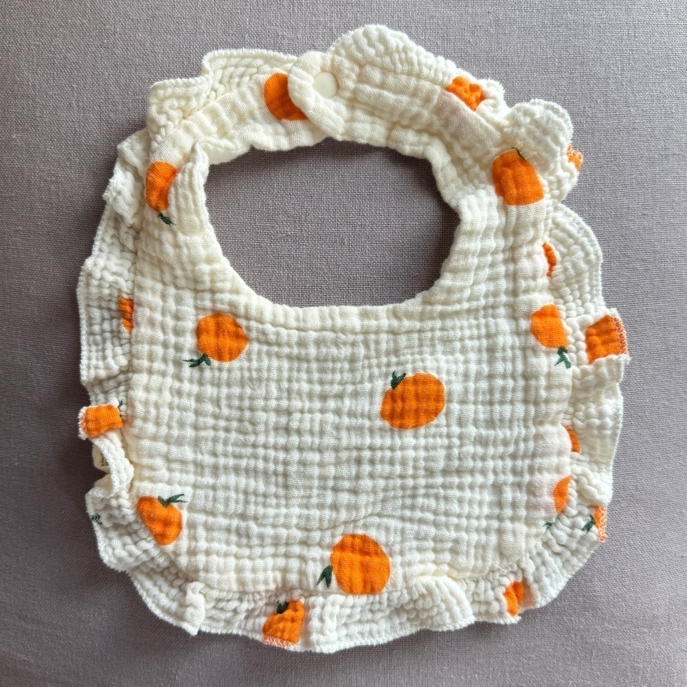 Muslin Ruffle Bib with Oranges - Picture 2 of 8